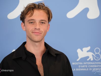 Cédric Jimenez's Johnny is now in the final straight. 