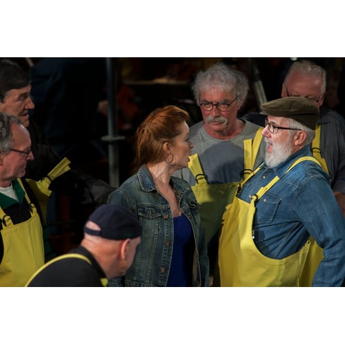 met pet in operaproductie Carmen