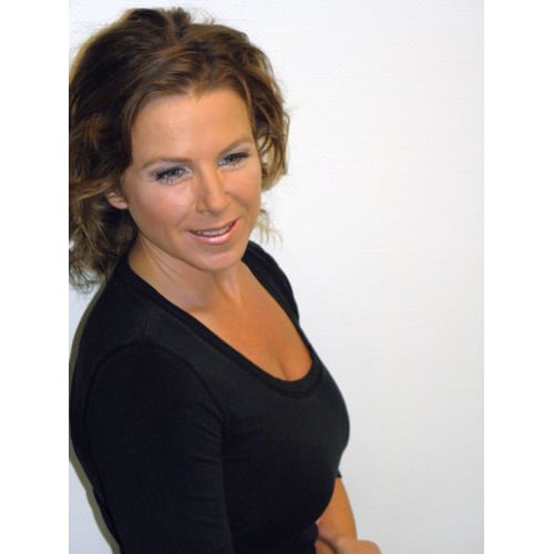 Visagiemodel Margaretha van der Vet - foto make-up - half body 2