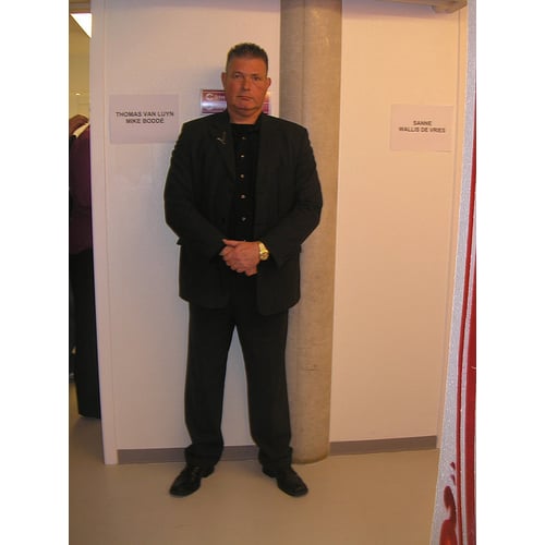 bodyquard bij de oudjaarsshow van Erik van Muiswinkel.