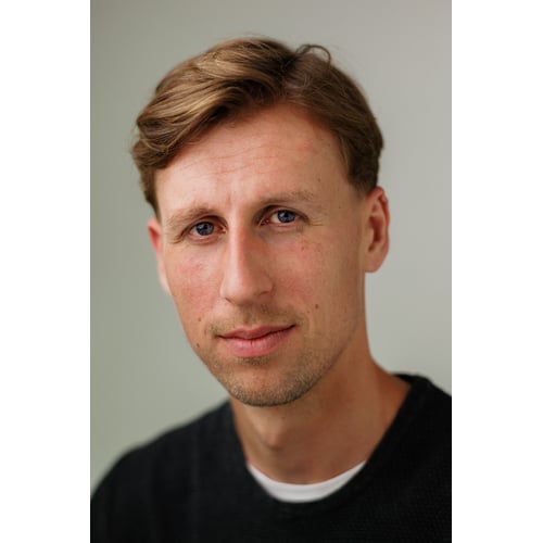 VO_Headshot_1